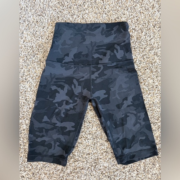 Lululemon Align Highrise Biker Shorts 10” Camo | Size 4 - Picture 5 of 5